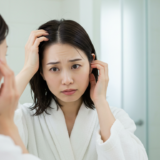 正しいケアで頭皮の老化予防！！鍼灸師が解説する“夏の抜け毛”を防ぐ頭皮習慣