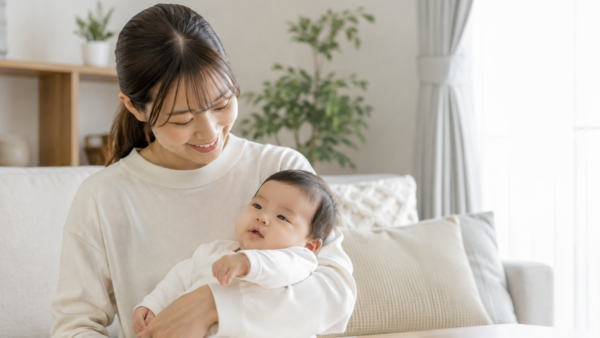 「手首抱っこ症」産後の手首や親指の痛みはなぜ？原因と対策をわかりやすく解説